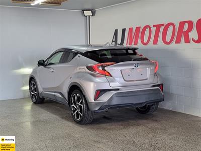 2017 Toyota C-HR - Thumbnail