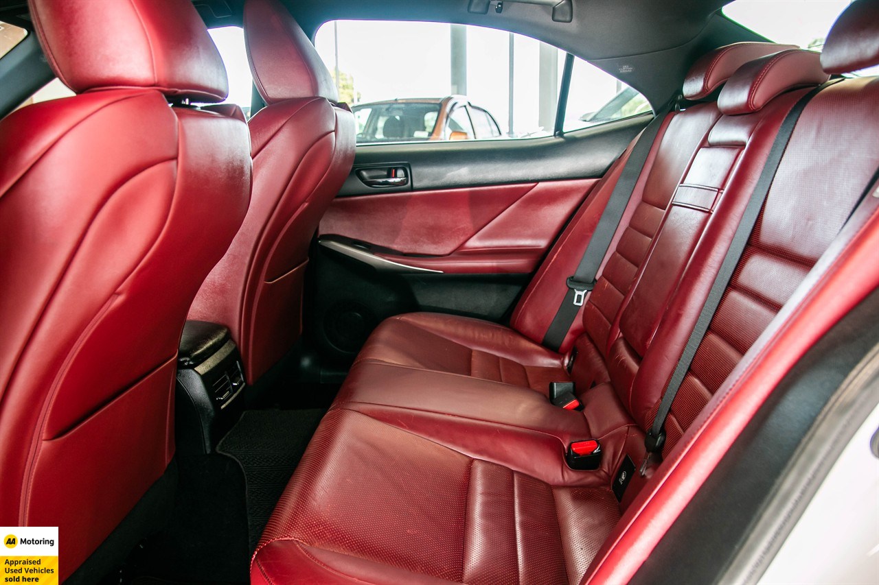 2013 Lexus IS 300h