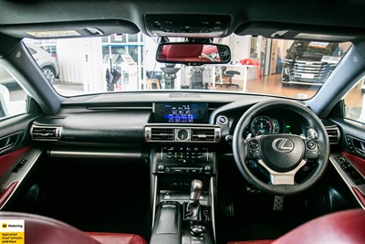 2013 Lexus IS 300h - Thumbnail