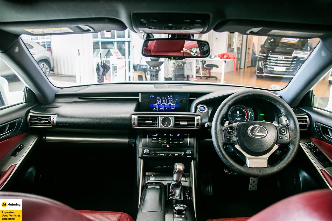 2013 Lexus IS 300h