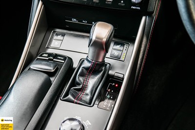 2013 Lexus IS 300h - Thumbnail