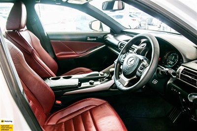 2013 Lexus IS 300h - Thumbnail