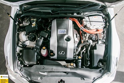 2013 Lexus IS 300h - Thumbnail