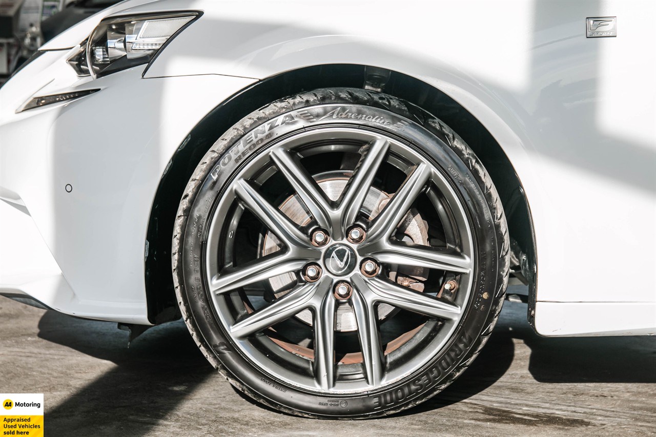 2013 Lexus IS 300h