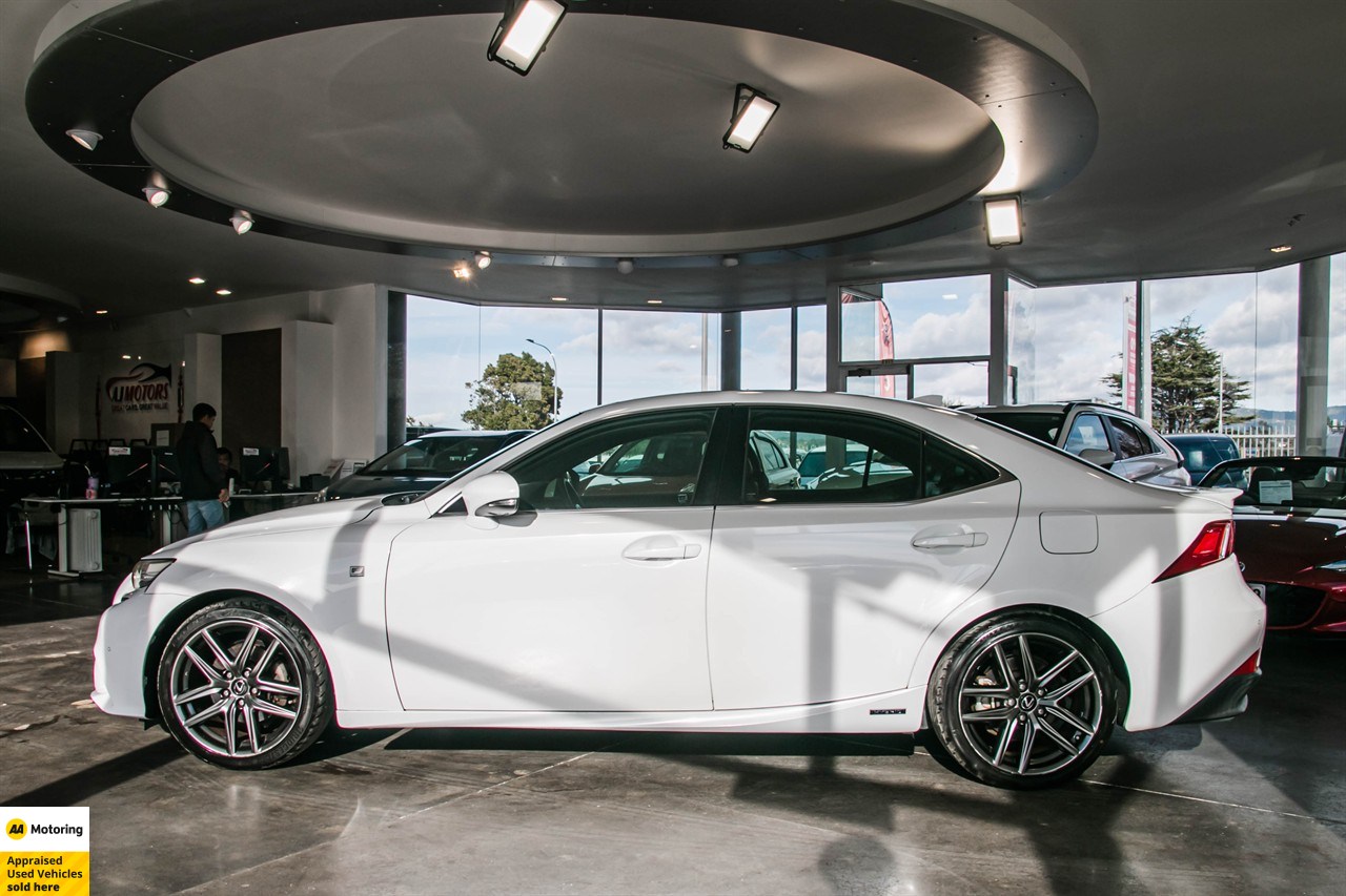 2013 Lexus IS 300h