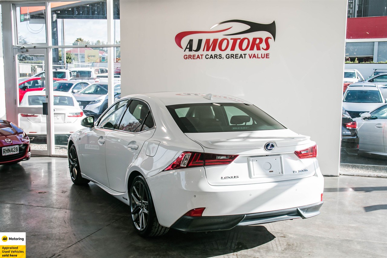 2013 Lexus IS 300h