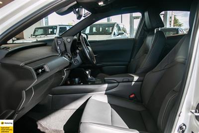 2023 Lexus UX 250h - Thumbnail