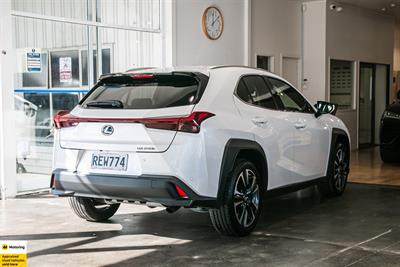 2023 Lexus UX 250h - Thumbnail