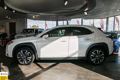 2023 Lexus UX 250h - Thumbnail