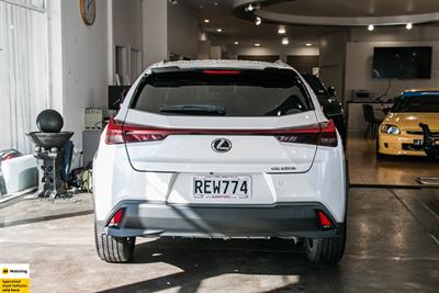 2023 Lexus UX 250h - Thumbnail