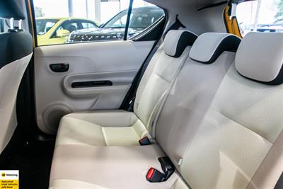 2014 Toyota Aqua - Thumbnail