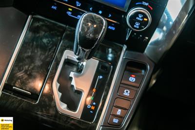 2016 Toyota Vellfire - Thumbnail