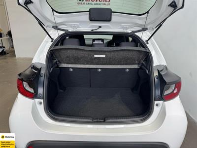 2022 Toyota Yaris - Thumbnail