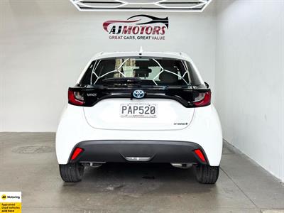 2022 Toyota Yaris - Thumbnail