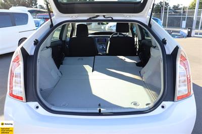 2014 Toyota Prius - Thumbnail