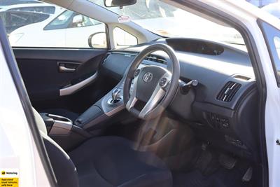 2014 Toyota Prius - Thumbnail