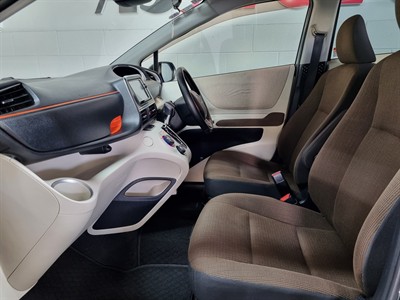 2015 Toyota Sienta - Thumbnail