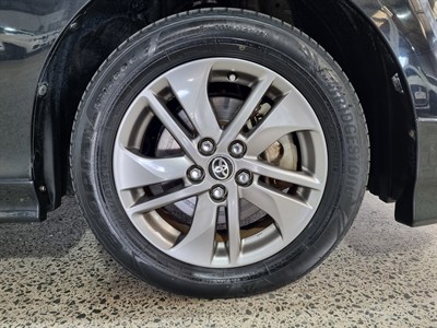 2015 Toyota Sienta - Thumbnail