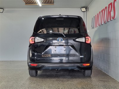 2015 Toyota Sienta - Thumbnail