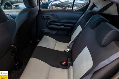 2014 Toyota Aqua - Thumbnail