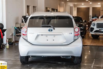 2014 Toyota Aqua - Thumbnail
