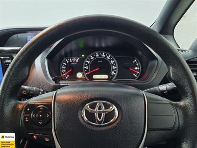 2016 Toyota Voxy - Thumbnail