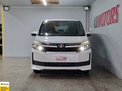 2016 Toyota Voxy - Thumbnail