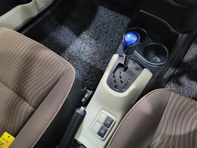 2013 Toyota Aqua - Thumbnail