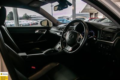 2013 Lexus CT 200h - Thumbnail