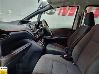 2014 Toyota Noah - Thumbnail