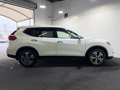 2017 Nissan X-Trail - Thumbnail