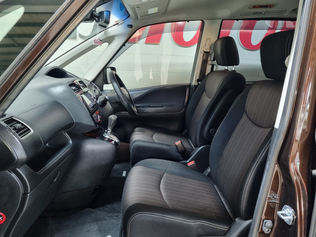 2015 Nissan Serena