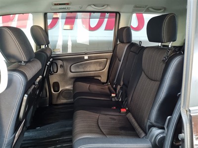 2015 Nissan Serena - Thumbnail