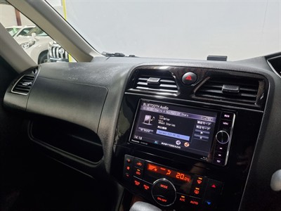 2015 Nissan Serena - Thumbnail
