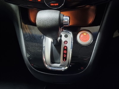 2015 Nissan Serena - Thumbnail