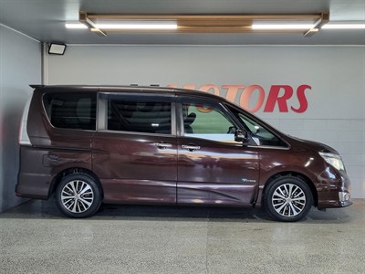 2015 Nissan Serena - Thumbnail