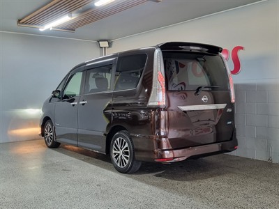 2015 Nissan Serena - Thumbnail