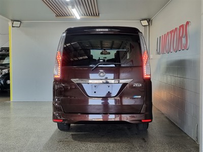 2015 Nissan Serena - Thumbnail