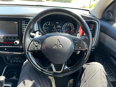 2021 Mitsubishi Outlander - Thumbnail