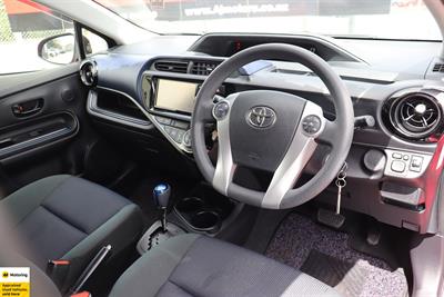 2017 Toyota Aqua - Thumbnail