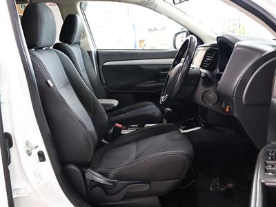 2018 Mitsubishi Outlander - Thumbnail