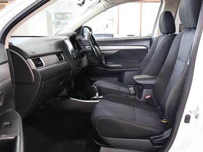 2018 Mitsubishi Outlander - Thumbnail