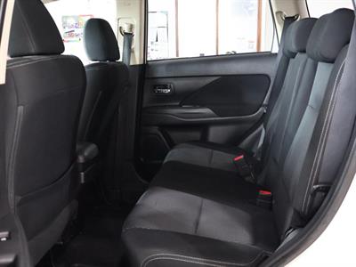 2018 Mitsubishi Outlander - Thumbnail