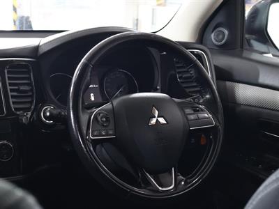 2018 Mitsubishi Outlander - Thumbnail