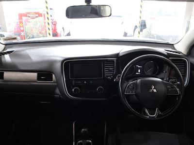 2018 Mitsubishi Outlander - Thumbnail