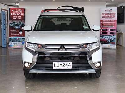 2018 Mitsubishi Outlander - Thumbnail