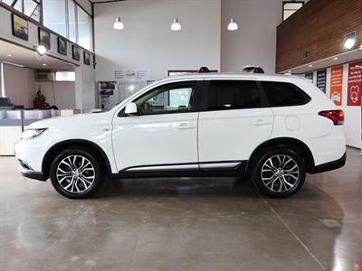 2018 Mitsubishi Outlander - Thumbnail