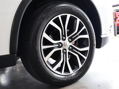 2018 Mitsubishi Outlander - Thumbnail