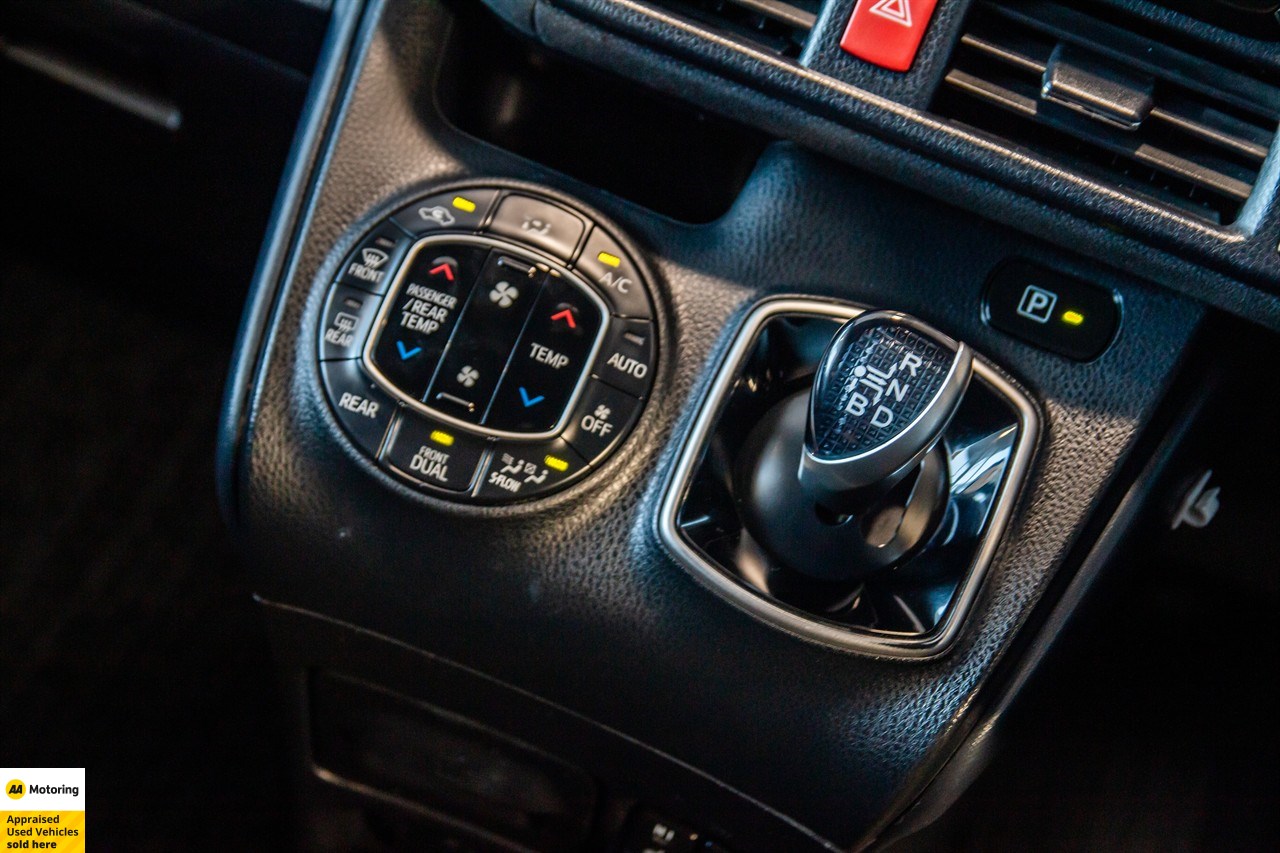 2014 Toyota Voxy