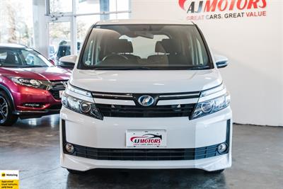 2014 Toyota Voxy - Thumbnail